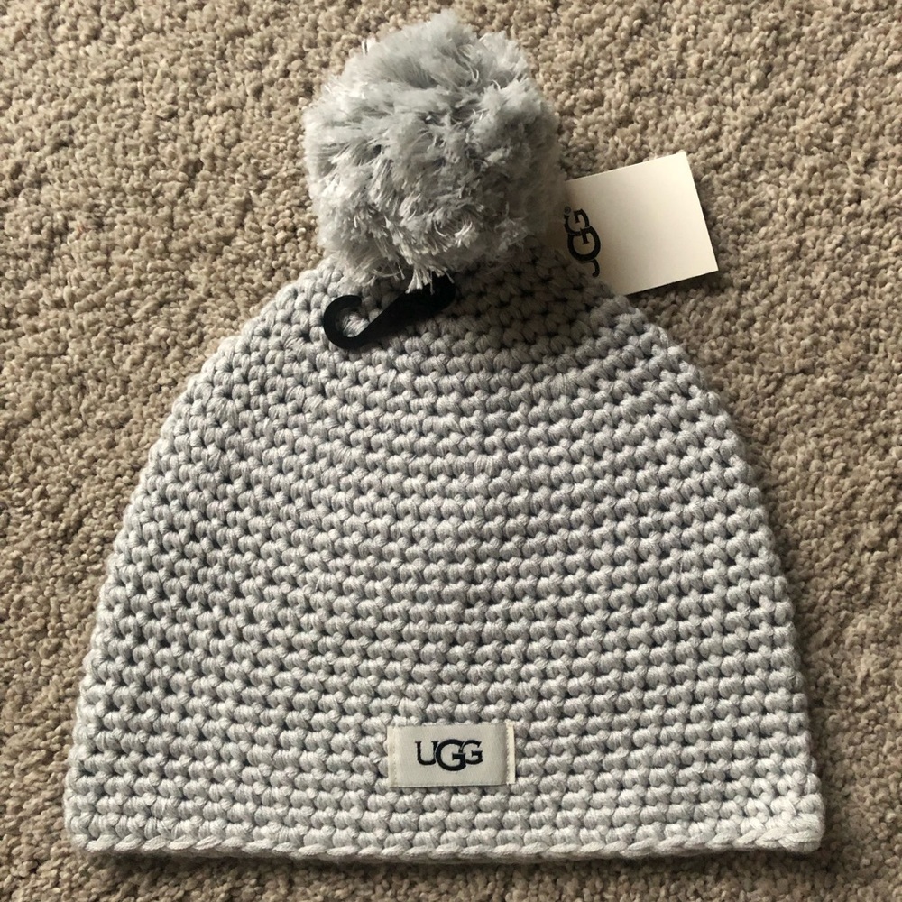 UGG AUSTRALIA KNIT BEANIE WITH YARN POM Grey Heather ONE SIZE NEW With Tag